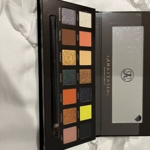 Eyeshadow palette